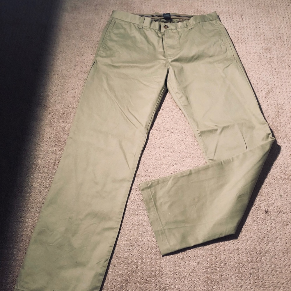 Gap Classic Straight Fit Khaki